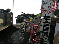MtFuji-27JUN04-25-7thStation.JPG (106795 bytes)